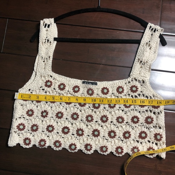 Cute Jules by Love crochet top - Picture 5 of 8